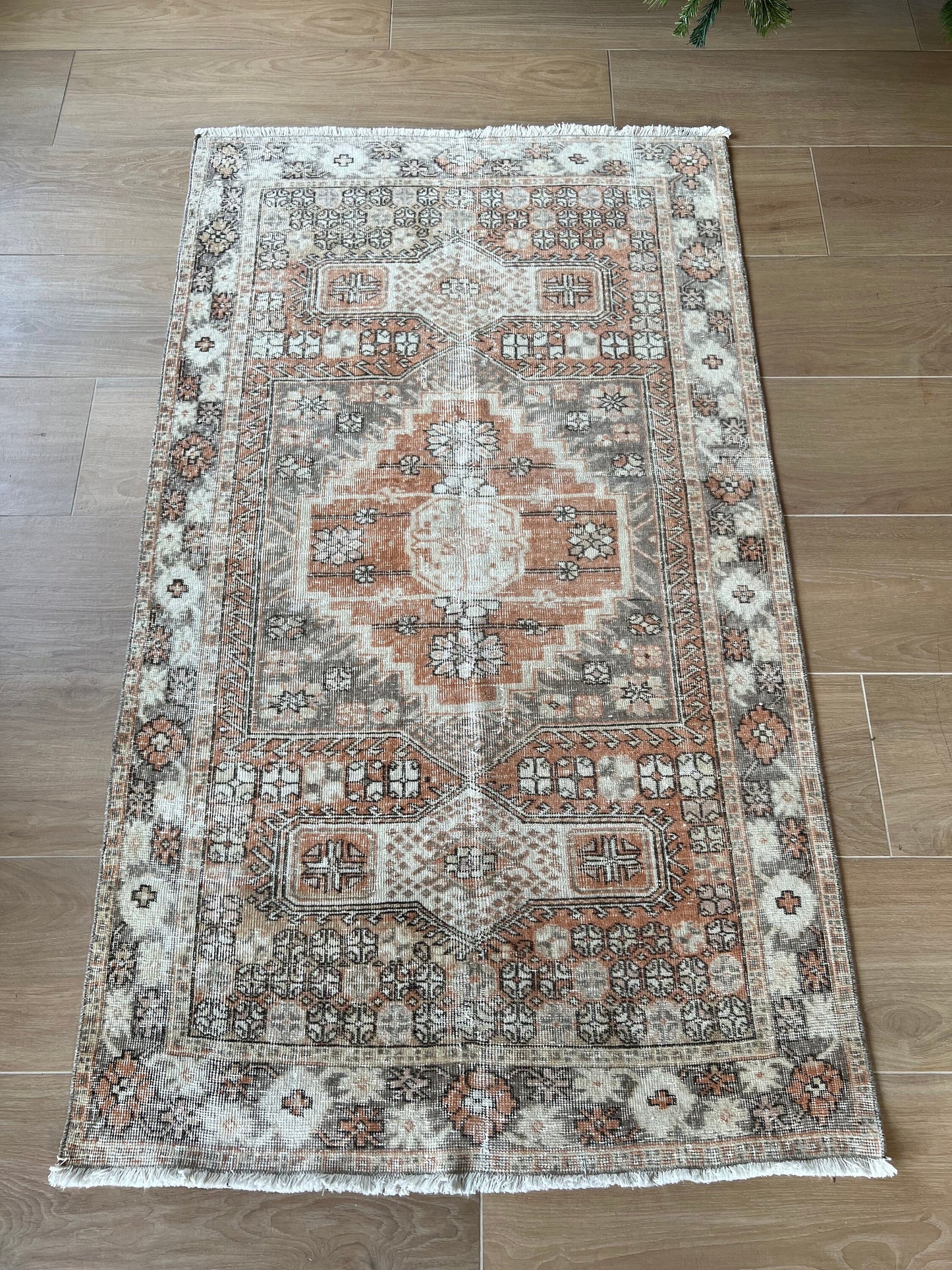MARIANNA - 121cm x 197cm