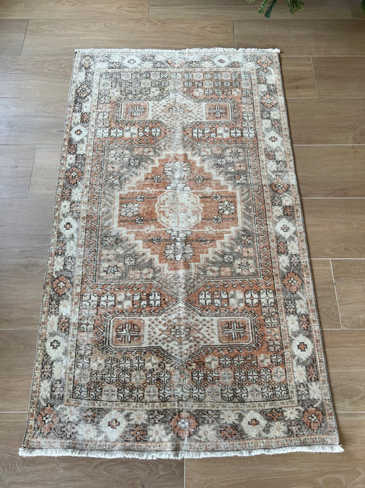 MARIANNA - 121cm x 197cm