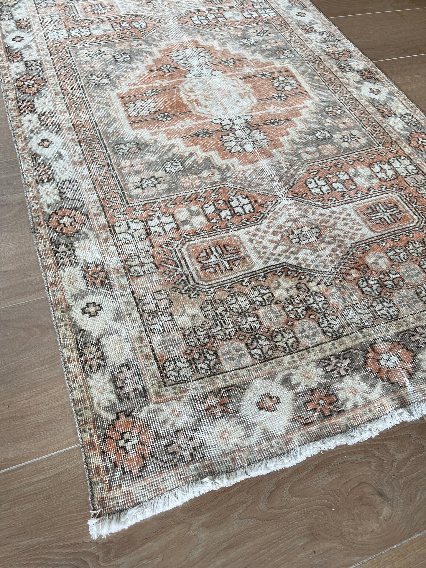 MARIANNA - 121cm x 197cm